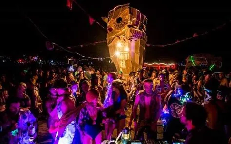  El Festival de Música y Arte AfrikaBurn: Una Celebración Radical de la Autoexpresión en el Desierto Sudafricano